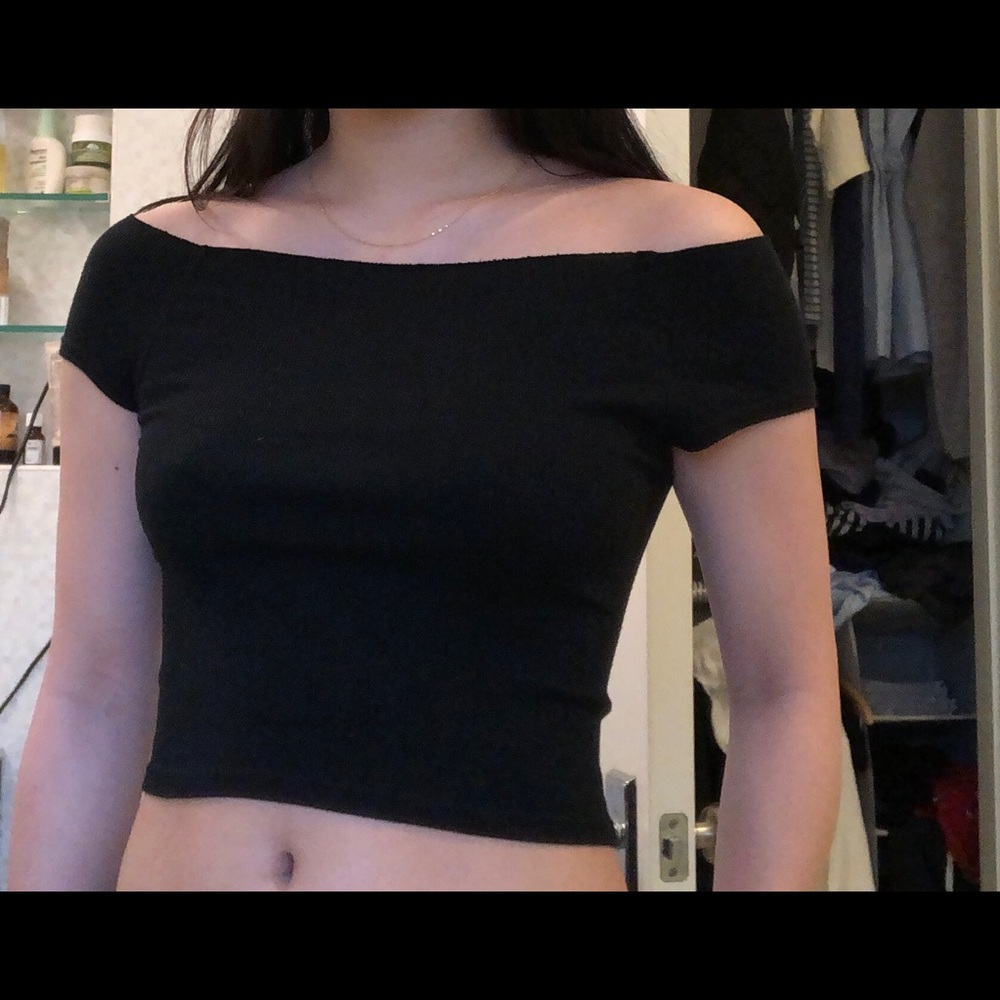 Brandy Melville Black top